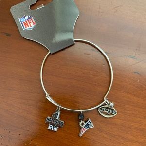 NWT Silver New England Patriots bracelet